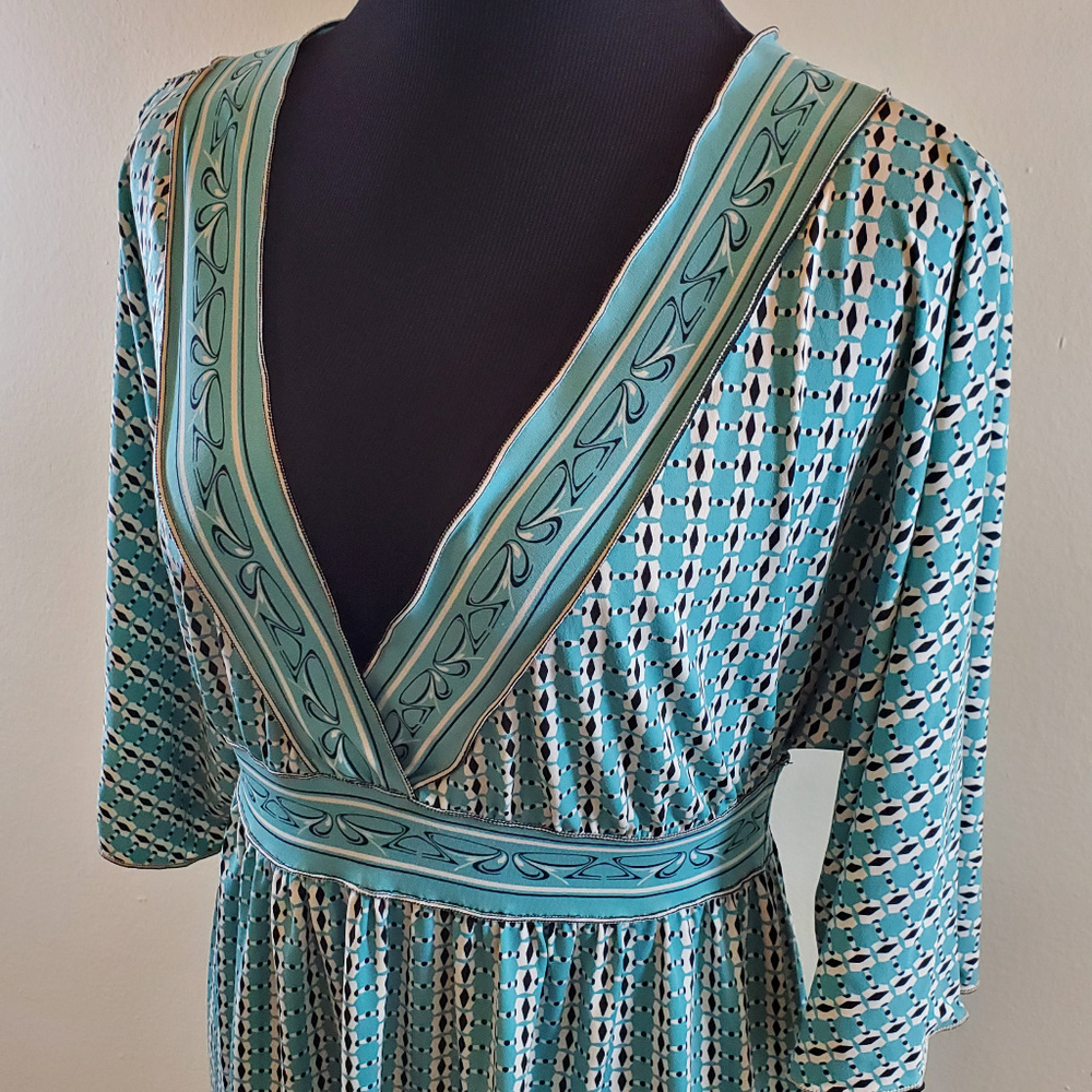 Max Studio 3/4 Sleeve Printed V Neck Dress - Picture 3 of 4